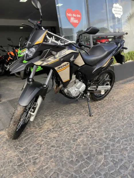 HONDA XRE 300 ADVENTURE, Foto 4