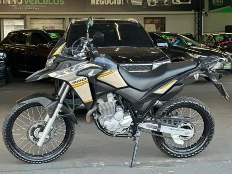 HONDA XRE 300 ADVENTURE, Foto 3