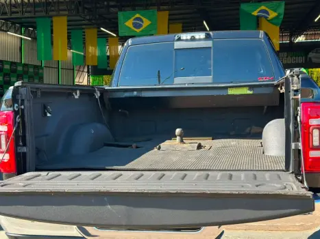 RAM 2500 6.7 I6 24V SLT CABINE DUPLA TURBO DIESEL LARAMIE 4X4 AUTOM�TICO, Foto 9