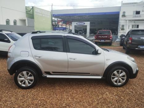 RENAULT Sandero 1.6 16V 4P FLEX STEPWAY AUTOMÁTICO, Foto 4 RENAULT Sandero 1.6 16V 4P FLEX STEPWAY AUTOMÁTICO, Foto 4