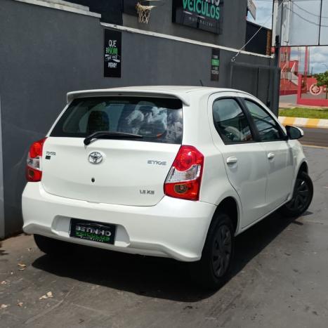TOYOTA Etios Hatch 1.5 16V 4P FLEX XS AUTOMTICO, Foto 4