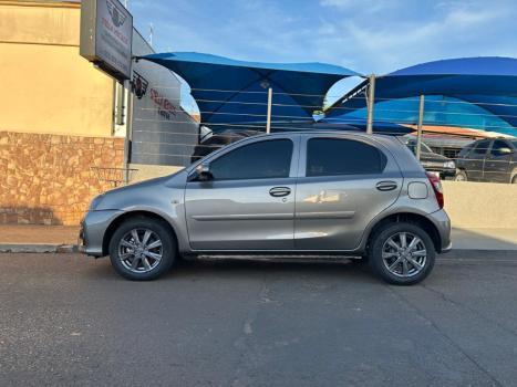 TOYOTA Etios Hatch 1.3 16V 4P FLEX X AUTOM�TICO, Foto 3