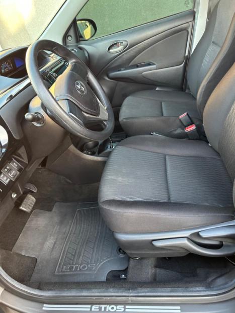 TOYOTA Etios Hatch 1.3 16V 4P FLEX X AUTOM�TICO, Foto 7