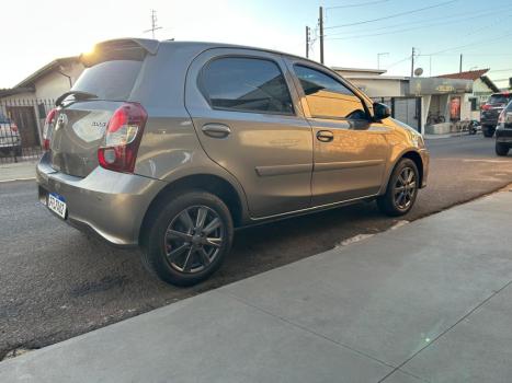 TOYOTA Etios Hatch 1.3 16V 4P FLEX X AUTOM�TICO, Foto 9