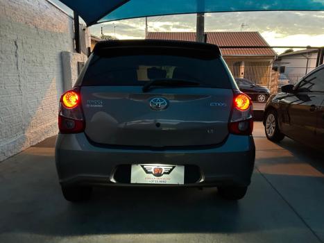 TOYOTA Etios Hatch 1.3 16V 4P FLEX X AUTOM�TICO, Foto 11