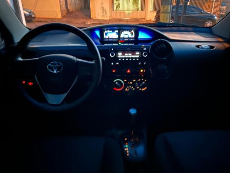 TOYOTA Etios Hatch 1.3 16V 4P FLEX X AUTOM�TICO, Foto 13