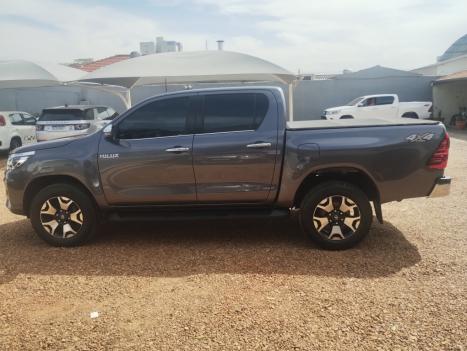 TOYOTA Hilux Caminhonete 2.8 16V SRX 4X4 DIESEL CABINE DUPLA AUTOMTICO, Foto 4