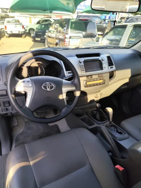 TOYOTA Hilux Caminhonete 3.0 16V 4P 4X4 SRV TURBO DIESEL CABINE DUPLA AUTOMTICO, Foto 6