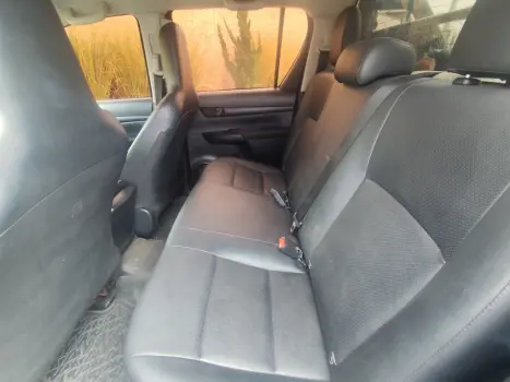 TOYOTA Hilux Caminhonete 2.8 4P 4X4 DIESEL CABINE DUPLA, Foto 8