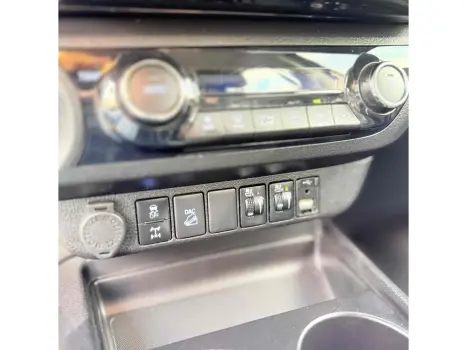 TOYOTA Hilux Caminhonete 2.8 16V SRX 4X4 DIESEL CABINE DUPLA AUTOMTICO, Foto 25