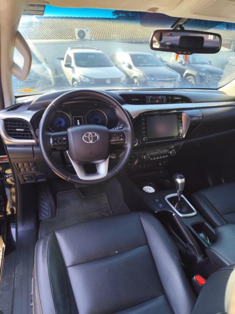 TOYOTA Hilux Caminhonete 2.8 16V SRV 4X4 DIESEL CABINE DUPLA AUTOMTICO, Foto 4