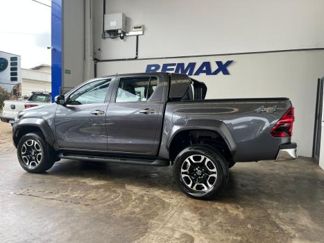 TOYOTA Hilux Caminhonete 2.8 16V SRX 4X4 DIESEL CABINE DUPLA AUTOM�TICO, Foto 4