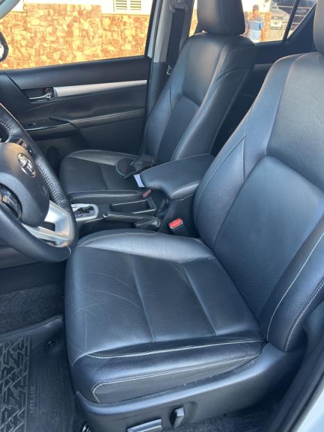 TOYOTA Hilux Caminhonete 2.8 16V SRX 4X4 DIESEL CABINE DUPLA AUTOM�TICO, Foto 8