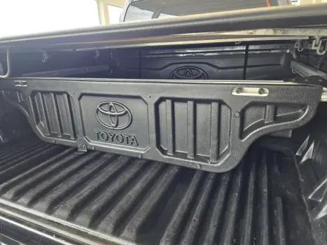 TOYOTA Hilux Caminhonete 2.8 16V SRX CONQUEST 4X4 TURBO DIESEL CABINE DUPLA AUTOM�TICO, Foto 9