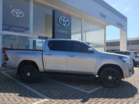 TOYOTA Hilux Caminhonete 2.7 16V 4P SRV FLEX CABINE DUPLA AUTOM�TICO, Foto 4