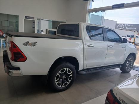 TOYOTA Hilux Caminhonete 2.8 16V SRX 4X4 DIESEL CABINE DUPLA AUTOM�TICO, Foto 4