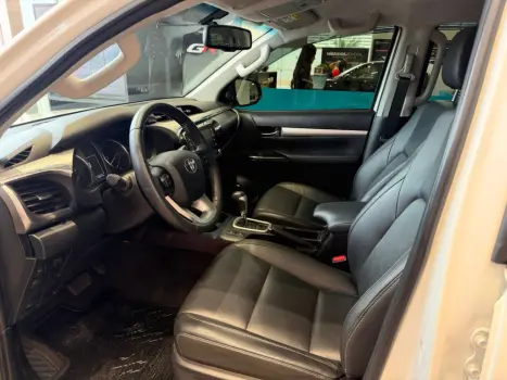 TOYOTA Hilux Caminhonete 2.8 16V SRV 4X4 DIESEL CABINE DUPLA AUTOM�TICO, Foto 8