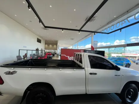 TOYOTA Hilux Caminhonete 2.8 4X4 DIESEL CABINE SIMPLES, Foto 4