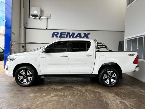 TOYOTA Hilux Caminhonete 2.8 16V SRX 50 ANOS 4X4 TURBO DIESEL CABINE DUPLA AUTOM�TICO, Foto 3