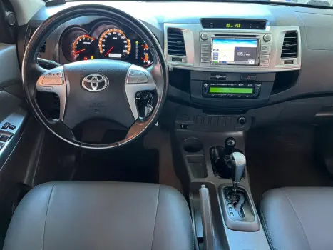 TOYOTA Hilux Caminhonete 2.7 16V 4P SRV FLEX 4X4  CABINE DUPLA AUTOM�TICO, Foto 11