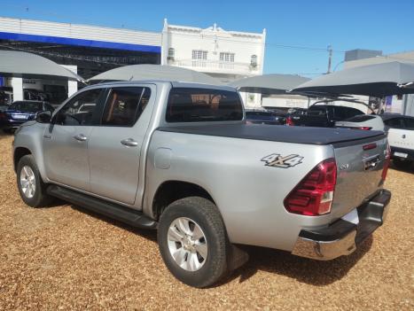 TOYOTA Hilux Caminhonete 2.8 16V SRV 4X4 DIESEL CABINE DUPLA AUTOM�TICO, Foto 2