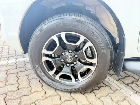 TOYOTA Hilux Caminhonete 2.8 16V SRX 4X4 DIESEL CABINE DUPLA AUTOM�TICO, Foto 9