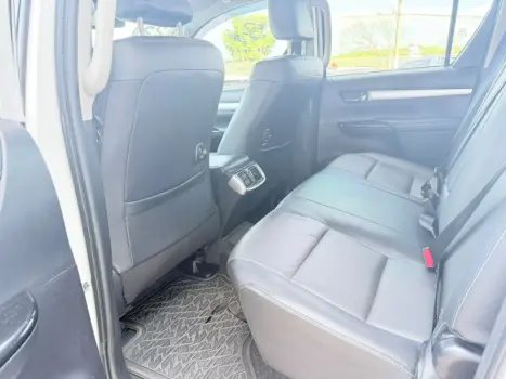 TOYOTA Hilux Caminhonete 2.8 16V SRX 4X4 DIESEL CABINE DUPLA AUTOM�TICO, Foto 11