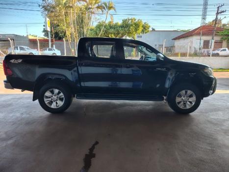 TOYOTA Hilux Caminhonete 2.7 16V 4P SRV FLEX 4X4  CABINE DUPLA AUTOMÁTICO, Foto 6