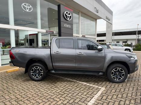 TOYOTA Hilux Caminhonete 2.8 16V SRX 4X4 DIESEL CABINE DUPLA AUTOMÁTICO, Foto 4
