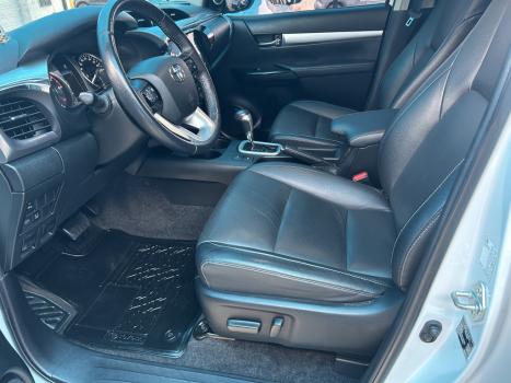 TOYOTA Hilux Caminhonete 2.8 16V SRX 4X4 TURBO DIESEL CABINE DUPLA AUTOMÁTICO, Foto 17