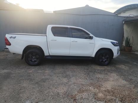 TOYOTA Hilux Caminhonete 2.8 16V 4P SR 4X4 DIESEL CABINE DUPLA AUTOMÁTICO, Foto 3