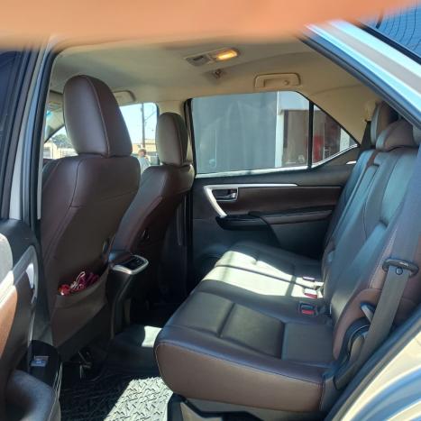 TOYOTA Hilux SW4 2.7 16V 4P FLEX SRV 7 LUGARES AUTOM�TICO, Foto 15