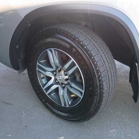 TOYOTA Hilux SW4 2.7 16V 4P FLEX SRV 7 LUGARES AUTOM�TICO, Foto 18