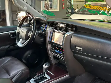 TOYOTA Hilux SW4 2.7 16V 4P FLEX SRV 7 LUGARES AUTOM�TICO, Foto 15