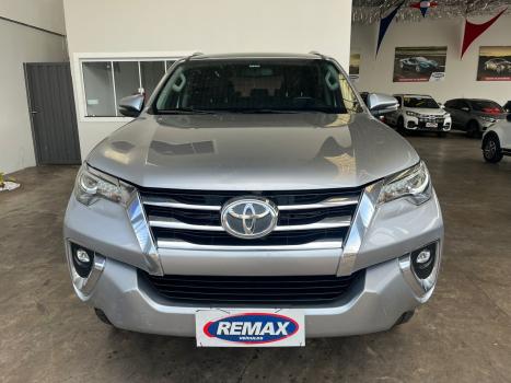 TOYOTA Hilux SW4 2.8 16V 4P SRX 4X4 7 LUGARES TURBO DIESEL AUTOMTICO, Foto 2