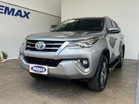 TOYOTA Hilux SW4 2.8 16V 4P SRX 4X4 7 LUGARES TURBO DIESEL AUTOMTICO, Foto 3