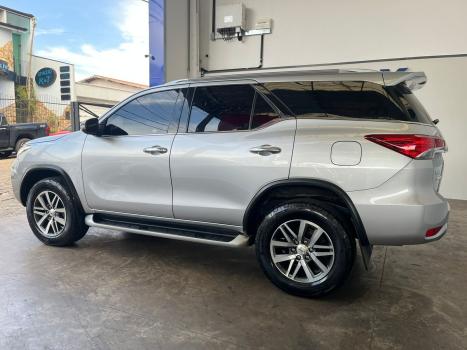 TOYOTA Hilux SW4 2.8 16V 4P SRX 4X4 7 LUGARES TURBO DIESEL AUTOMTICO, Foto 6