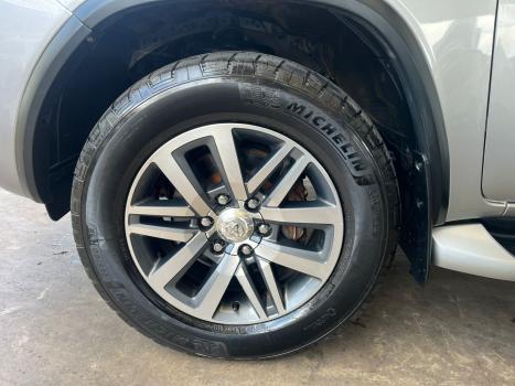 TOYOTA Hilux SW4 2.8 16V 4P SRX 4X4 7 LUGARES TURBO DIESEL AUTOMTICO, Foto 8