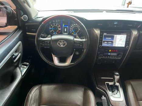 TOYOTA Hilux SW4 2.8 16V 4P SRX 4X4 7 LUGARES TURBO DIESEL AUTOMTICO, Foto 13
