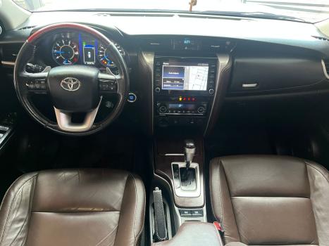 TOYOTA Hilux SW4 2.8 16V 4P SRX 4X4 7 LUGARES TURBO DIESEL AUTOMTICO, Foto 14