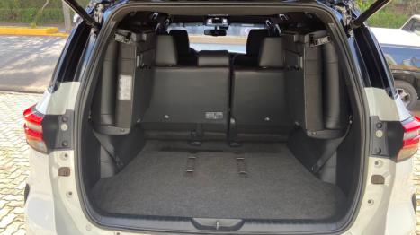 TOYOTA Hilux SW4 2.8 16V 4P GR-S 7 LUGARES 4X4 TURBO DIESEL AUTOMTICO, Foto 12