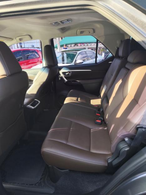 TOYOTA Hilux SW4 2.8 16V 4P SRX 4X4 7 LUGARES TURBO DIESEL AUTOMTICO, Foto 4