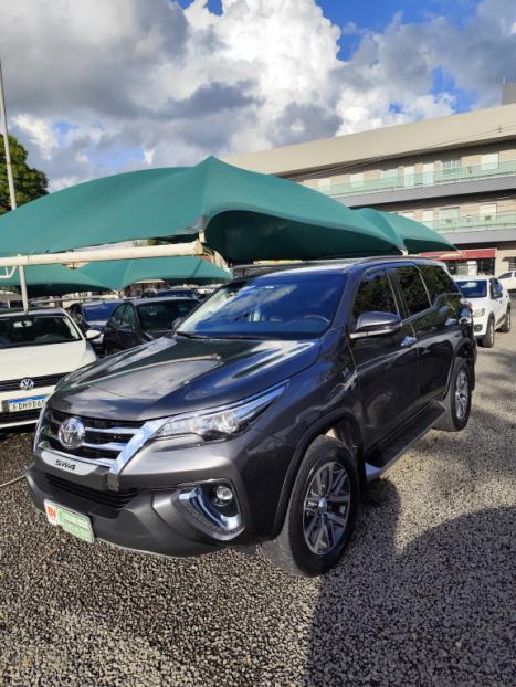 TOYOTA Hilux SW4 2.8 16V 4P SRX 4X4 7 LUGARES TURBO DIESEL AUTOMTICO, Foto 2