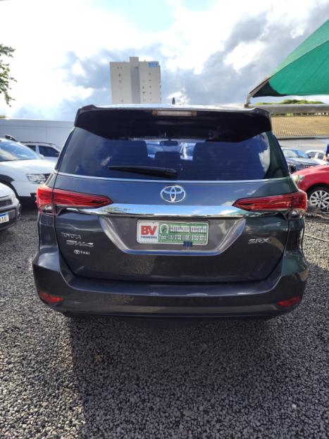 TOYOTA Hilux SW4 2.8 16V 4P SRX 4X4 7 LUGARES TURBO DIESEL AUTOMTICO, Foto 7