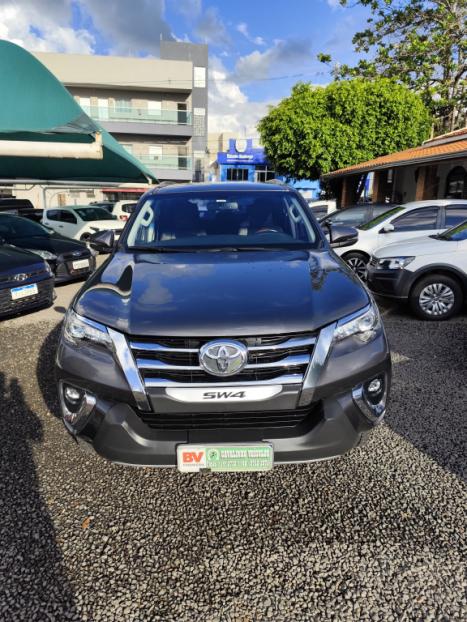 TOYOTA Hilux SW4 2.8 16V 4P SRX 4X4 7 LUGARES TURBO DIESEL AUTOMTICO, Foto 3