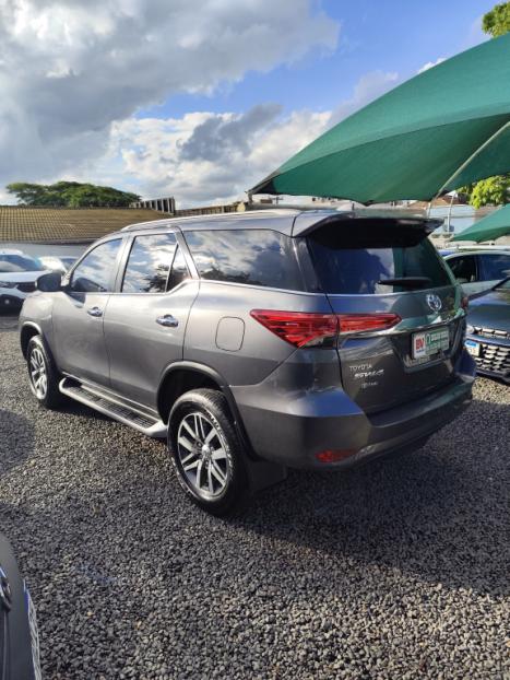 TOYOTA Hilux SW4 2.8 16V 4P SRX 4X4 7 LUGARES TURBO DIESEL AUTOMTICO, Foto 8