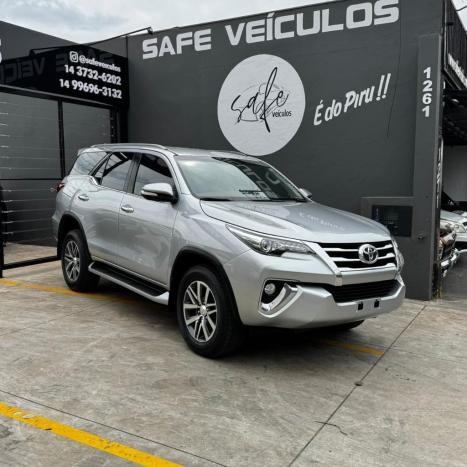 TOYOTA Hilux SW4 2.8 4P SRX 4X4 DIAMOND 7 LUGARES TURBO DIESEL AUTOMTICO, Foto 3