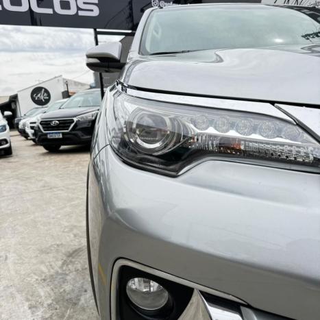 TOYOTA Hilux SW4 2.8 4P SRX 4X4 DIAMOND 7 LUGARES TURBO DIESEL AUTOMTICO, Foto 5