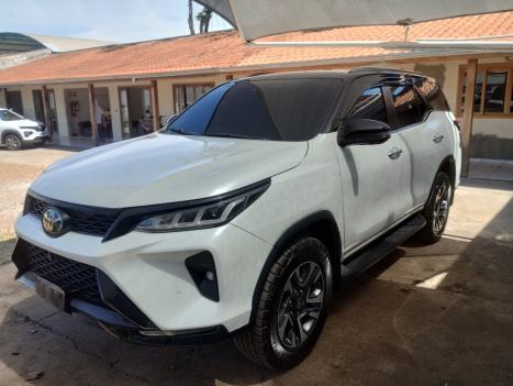 TOYOTA Hilux SW4 2.8 4P SRX 4X4 DIAMOND 7 LUGARES TURBO DIESEL AUTOMTICO, Foto 2