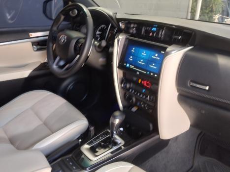 TOYOTA Hilux SW4 2.8 4P SRX 4X4 DIAMOND 7 LUGARES TURBO DIESEL AUTOMTICO, Foto 8